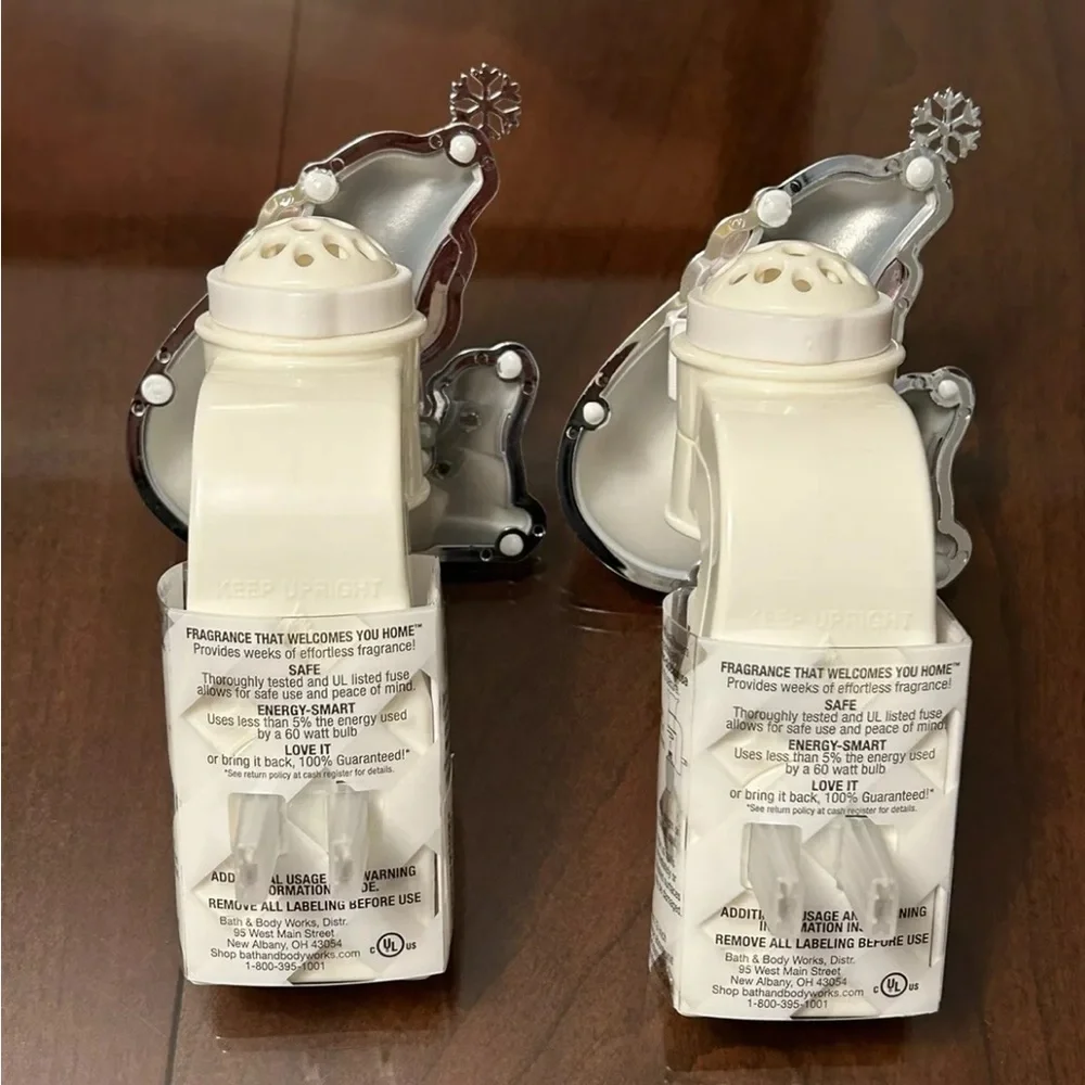 NWT Bath & Body Works Wallflower Plug In Polar Bear Snowflake Set of 2 - Picture 12 of 12